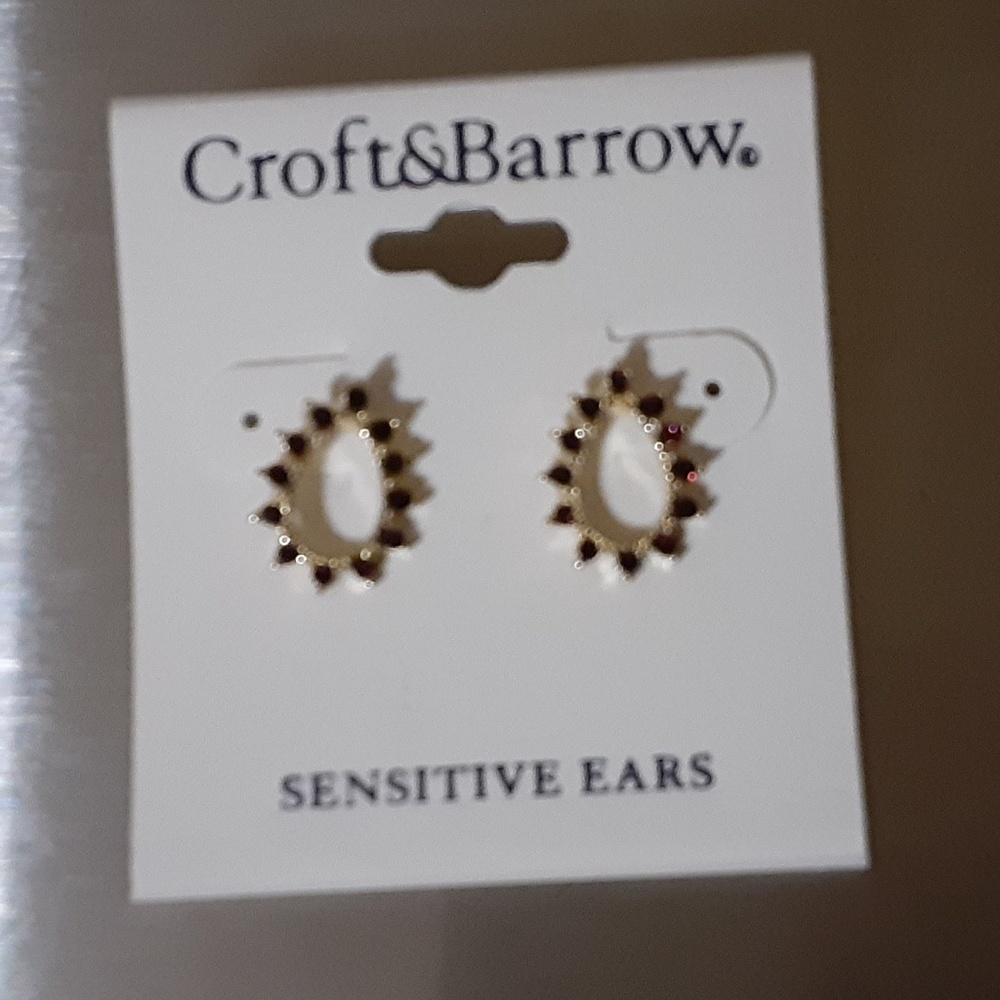 Croft & Barrow Sensitive Ears Gold and Wine Crystals Earrings